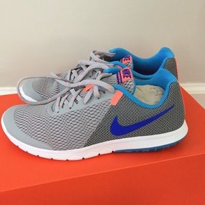 NIB Nike women’s size 8